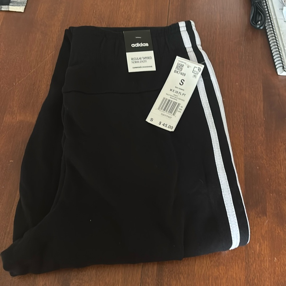 Adidas Men’s Regular Tampered Normal Normal Length. Size Small
